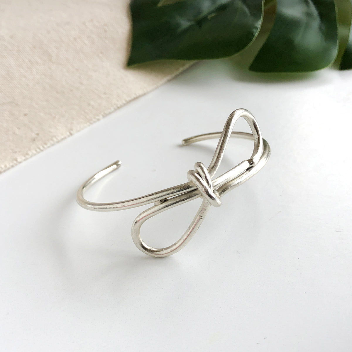 Sculptural Bow Cuff - Silver – Illinois State Museum - the Shop